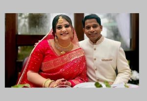 স্বামী মুশতাক ইবনে আইয়ুবের সঙ্গে দীপ্তি চৌধুরী